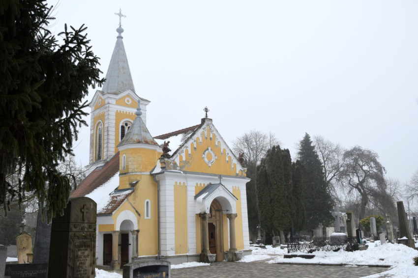 A temetőkápolna északnyugatról (Fotó: Simon Anna, 2026)