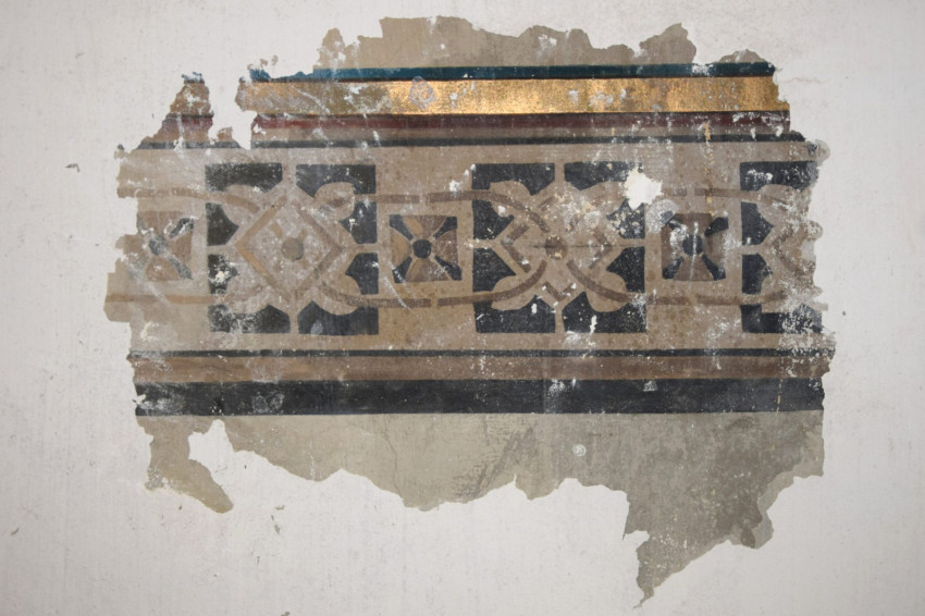 A sekrestye cementlapot imitáló falfestése (Fotó: Simon Anna, 2026)