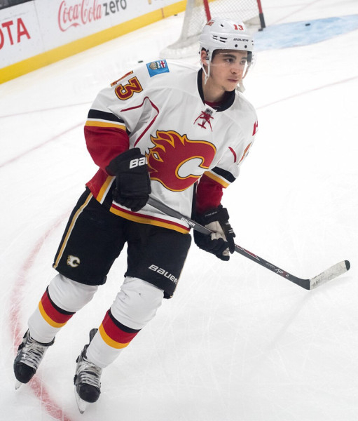 Gaudreau a Calgary Flames csapatában 2016 márciusában (Forrás: mark6mauno/Wikimedia Commons)