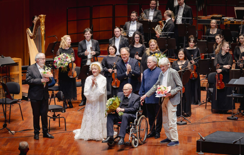 Maria Husmann, Káel Csaba, Keller András és Christoph Hein az ünnepelt zeneszerzővel a Die Stechardin ősbemutatója után