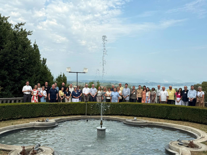 Csoportkép a Villa Cagnola kertjében