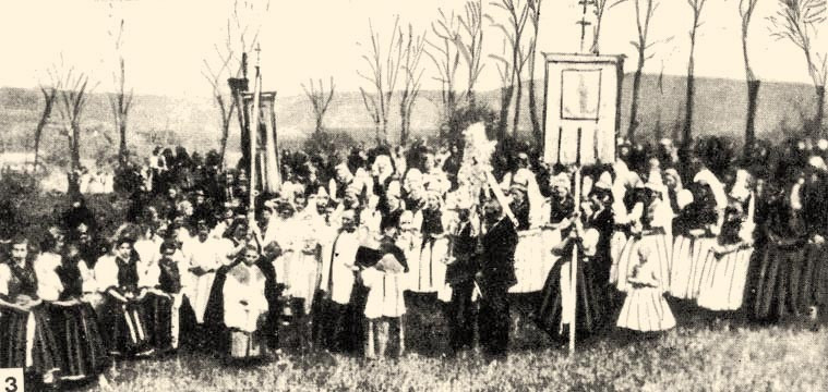 Búzaszentelő körmenet (Forrás: Magyar néprajzi lexikon)