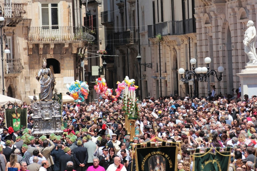 Szent Lúcia (Santa Lucia) ünnepe Siracusában