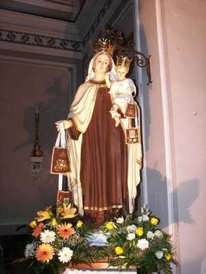 A Kármelhegyi Boldogasszony szobra