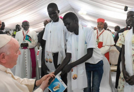 Ferenc pápa a dél-szudáni menekültekhez: Értetek és veletek együtt szenvedek