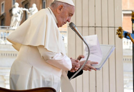 Kínzásuk embertelen! – Ferenc pápa felhívása a hadifoglyok kiszabadításáért
