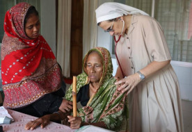 Egy szerzetesnővér orvosi rendelőt nyitott a bangladesi Khulna nyomornegyedében