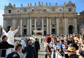 Leó pápa szombat délben: A testvériség építői legyünk az igazságtalanságoktól szenvedő világban!