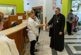 A vásárosdombói gondozóotthonba látogatott Felföldi László pécsi megyéspüspök