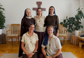 Az arlói szegények „segítő angyala” –  Beszélgetés Szerző Rita Judit nővérrel