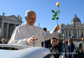 Leó pápa vasárnap délben: A templomok és az iskolák a biztonság és a remény helyei maradjanak!