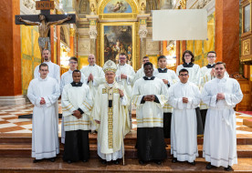 Krisztus Királyt ma ismét elismeritek életetek Urának – Lektorokat és akolitusokat avattak Egerben