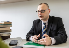 A szentségi pecsétet védi az Egyház – Ujházi Lóránd kánonjogásszal a gyónási titokról beszélgettünk