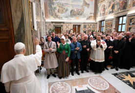 Leó pápa a lett zarándokoknak: A remény bátorságával és a hit erejével térjetek haza