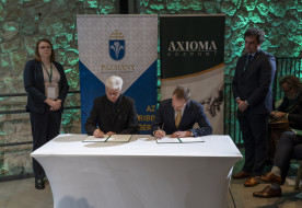 Örök igazságok a változó világban – Együttműködési megállapodást kötött az Axióma Központ és a PPKE