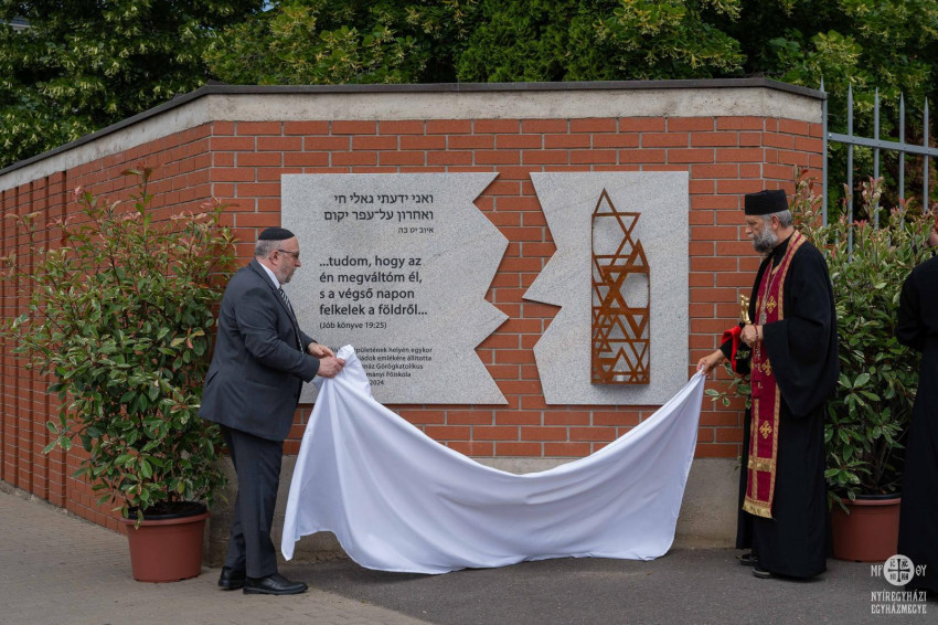 Emlékművet avattak a mai Szent Atanáz Főiskola területén élt zsidó családok tiszteletére