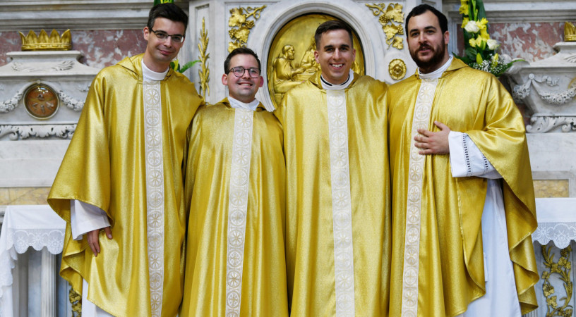 Közel vinni az embereket Istenhez – Bemutatjuk az Esztergom-Budapesti Főegyházmegye újmisés papjait