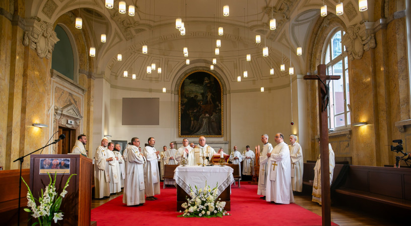 A tudomány és a kultúra otthonos műhelye –  Diplomaosztó és Veni Sancte a 25 éves Sapientián