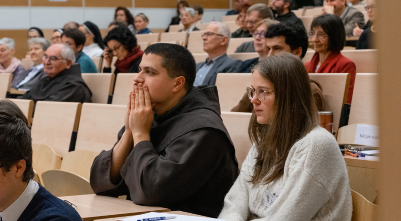 A lelkiség, a szerzetesi identitás megerősítésének igényével – Szakmai nap a jubiláló Sapientián