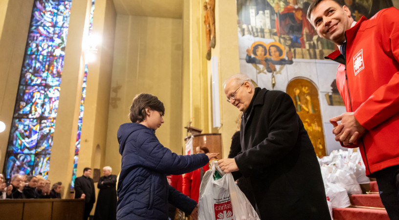 A remény fényt, életet ad – A Katolikus Karitász Budapesten is megajándékozta a gyermekeket