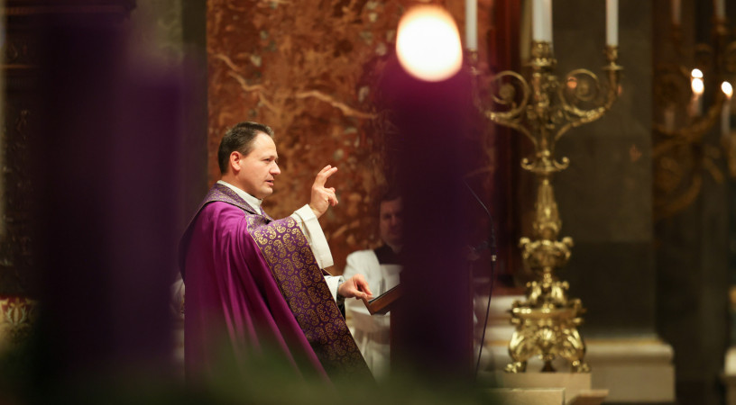 Mária Isten és az Egyház anyja is – Kovács Zoltán mariológus adventi elmélkedései a Szűzanyáról (4.)