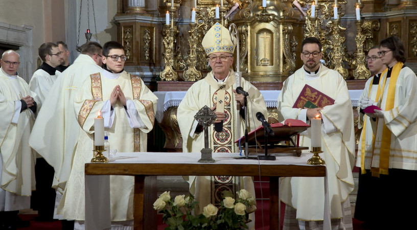 Krisztus keresztje győzelmi jelvény lett – Érseki szentmise a betegek világnapján Egerben