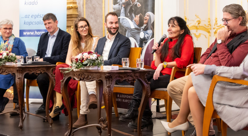 A házasságról beszélni csak őszintén érdemes – Körkérdéseket tettek fel ismert pároknak