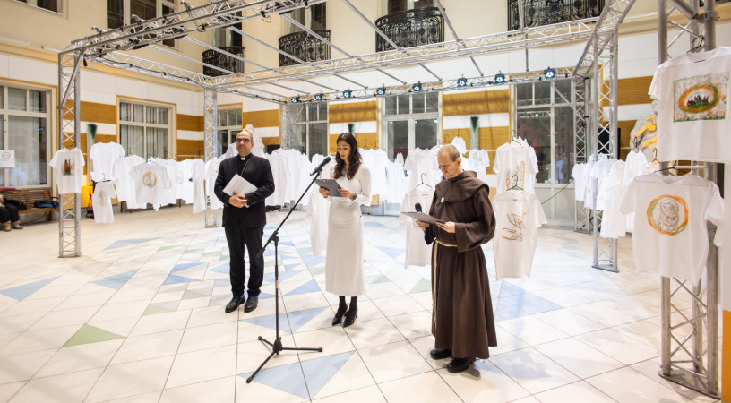 Hogy a sebek gyógyuljanak – Kiállítás az gyermekvédelemről bocsánatkéréssel, felelősségvállalással