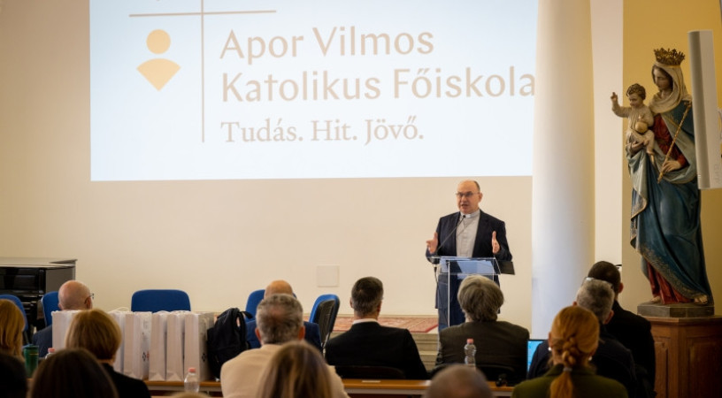 Fordulat az Egyházban? – Teológiai konferenciát tartottak az Apor Vilmos Katolikus Főiskolán