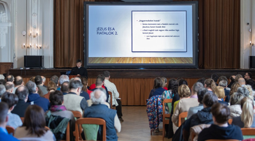 Hitoktatók és lelkipásztori munkatársak nagyböjti lelkinapját tartották Székesfehérváron