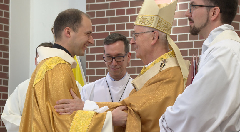 Diakónussá szentelték Tóth Péter szalézi szerzetest Kazincbarcikán