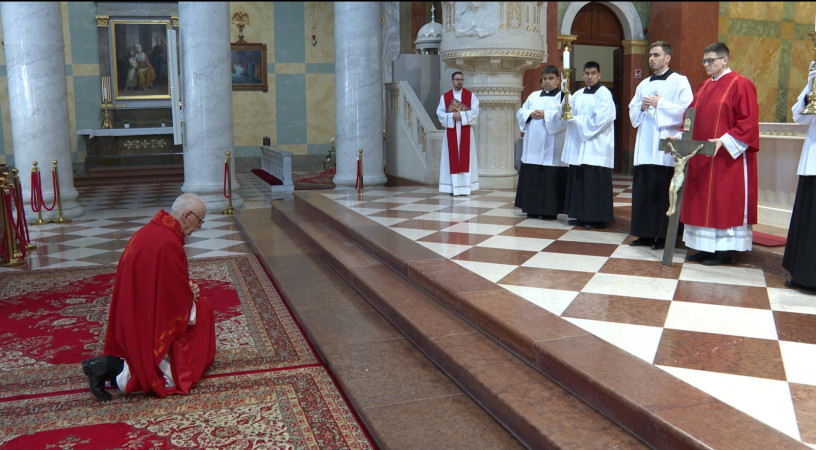 Meghalt, hogy életünk legyen – Nagypénteki szertartás Egerben