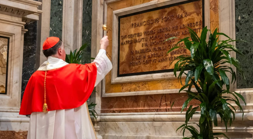Emléktáblát állítottak a Santa Maria Maggiore-bazilika Mária-kegyképénél Ferenc pápának