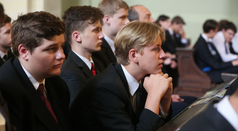 Isten gyermekei és egymásnak testvérei vagyunk – Ternyák Csaba egri érsek levele a ballagókhoz