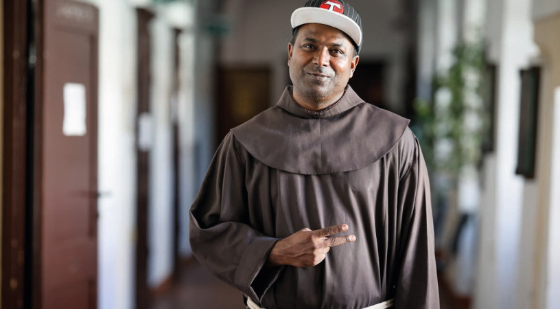 Amikor Jézusról szól a rap – Interjú a közösségi médiában evangelizáló Manuel Sandesh ferencessel