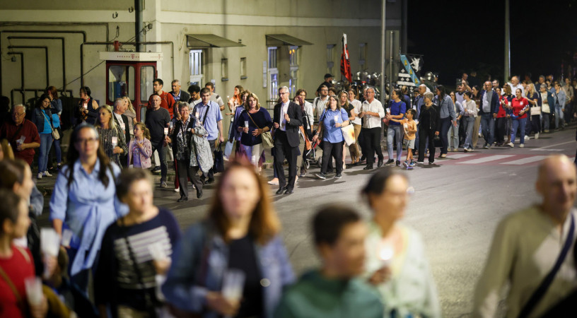 A leggyengébbeknek is hangot adni – Fáklyás körmenet az emberi méltóságért a KATTÁRS-on