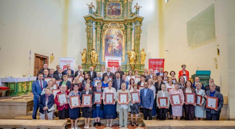 Az elkötelezett szolgálat ünnepe – 35 önkéntes vehetett át Caritas Hungarica-díjat Budapesten