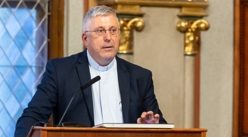 Elizeus és a nőstény medvék – Oláh Zoltán teológus előadása a Szent István Tudományos Akadémián